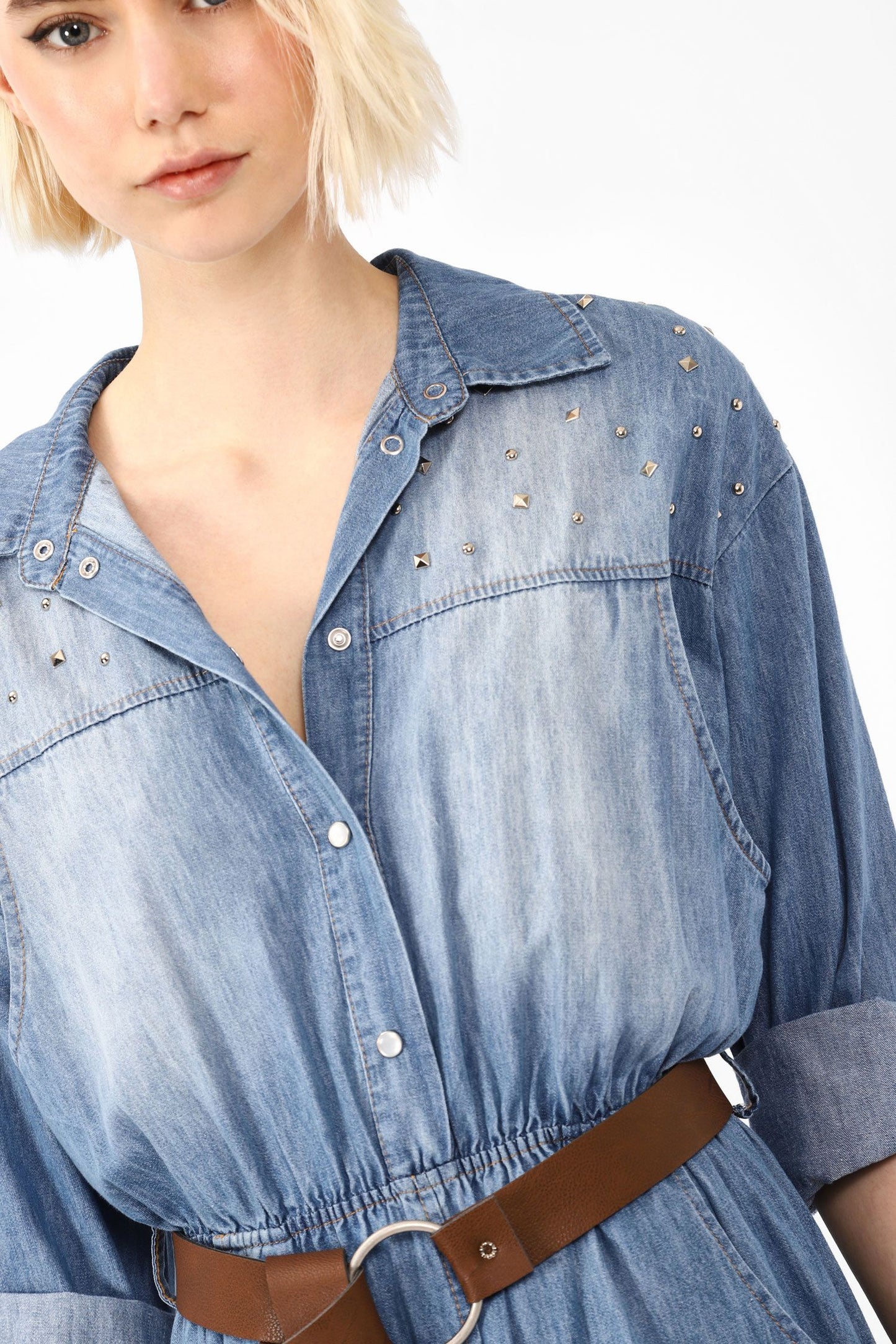 Abito in jeans con borchie