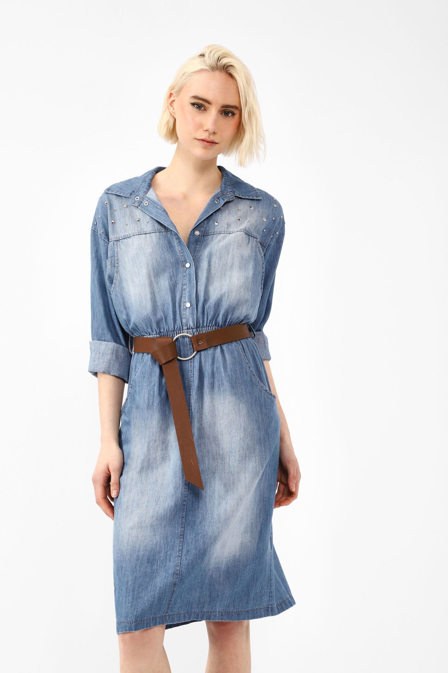 Abito in jeans con borchie