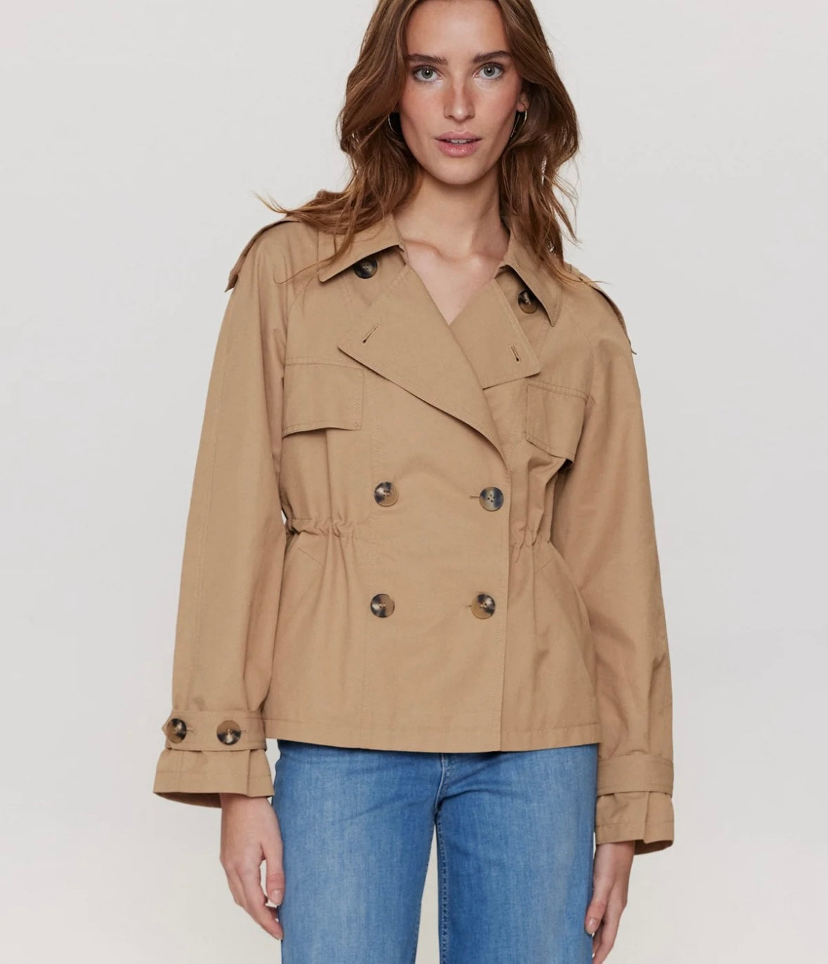 Trench corto